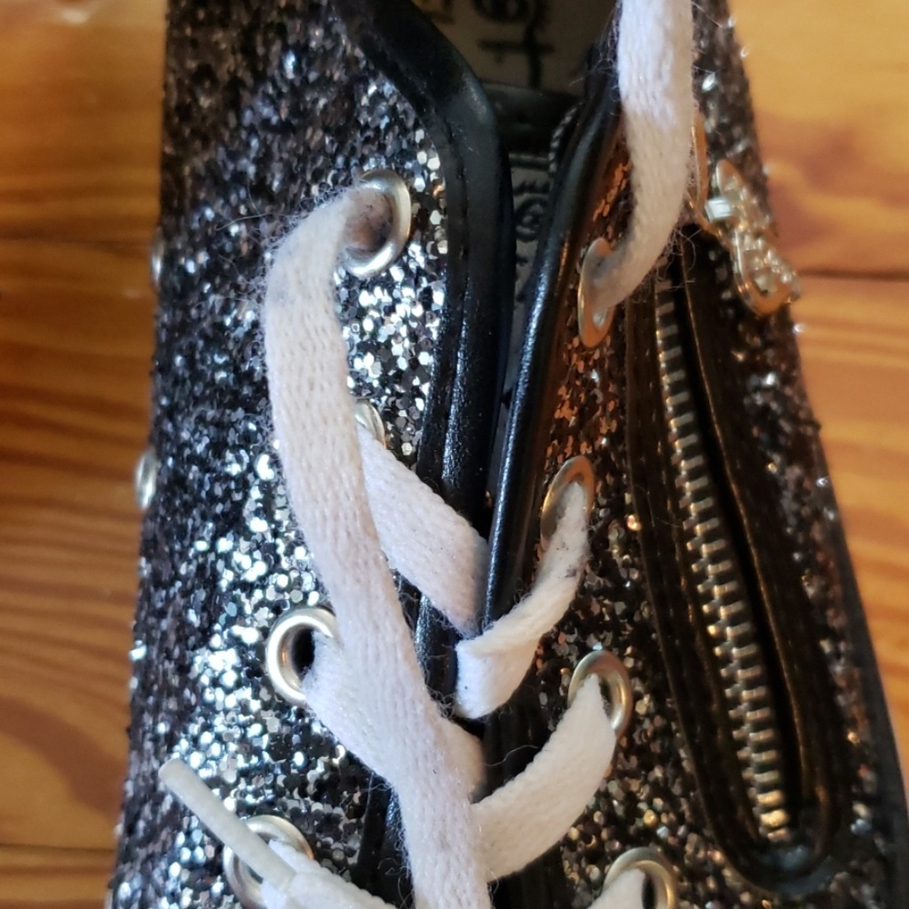 "GOTTA FLURT" GLITTER$TRENDY SNEAKERS🌼 - Picture 5 of 8